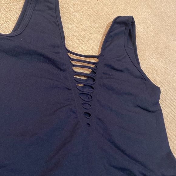 4/$10✨ spandex tank top - Picture 2 of 3